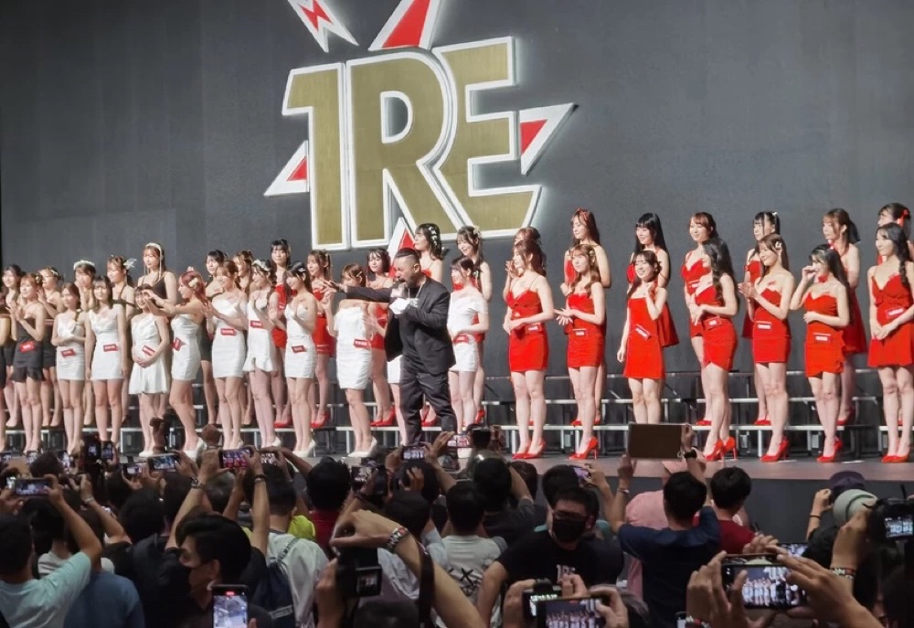 台湾のイベントTREのステージに並ぶ出演者たち