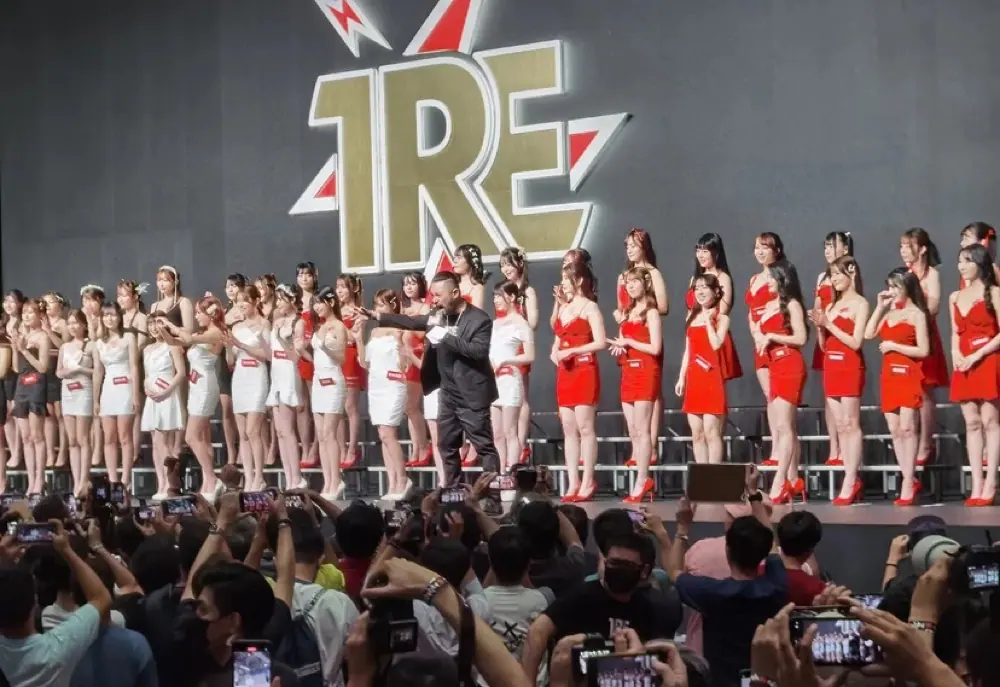 台湾のイベントTREのステージに並ぶ出演者たち